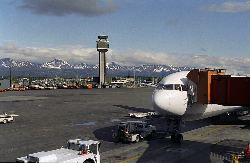 An airplane parked in Ted Stevens International Airport in Anchorage, Alaska [Image: Jerzy Strzelecki / Wikimedia Commons (CC BY-SA 3.0)]