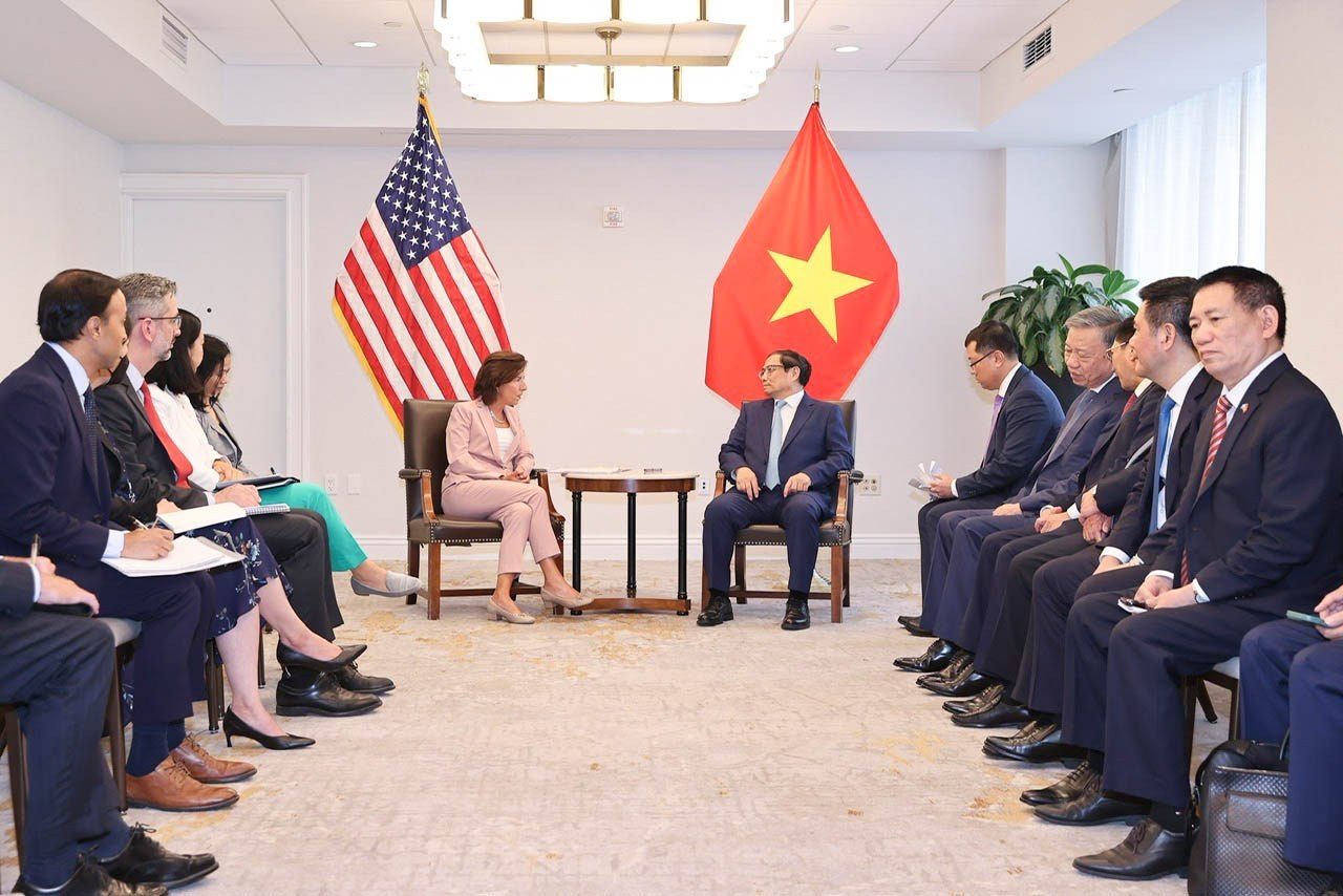 Prime Minister Pham Minh Chinh (R) in the meeting with U.S. Commerce Secretary Gina Raimondo, Washington D.C,, September 19, 2023 (Image courtesy of Nguyen Hong)